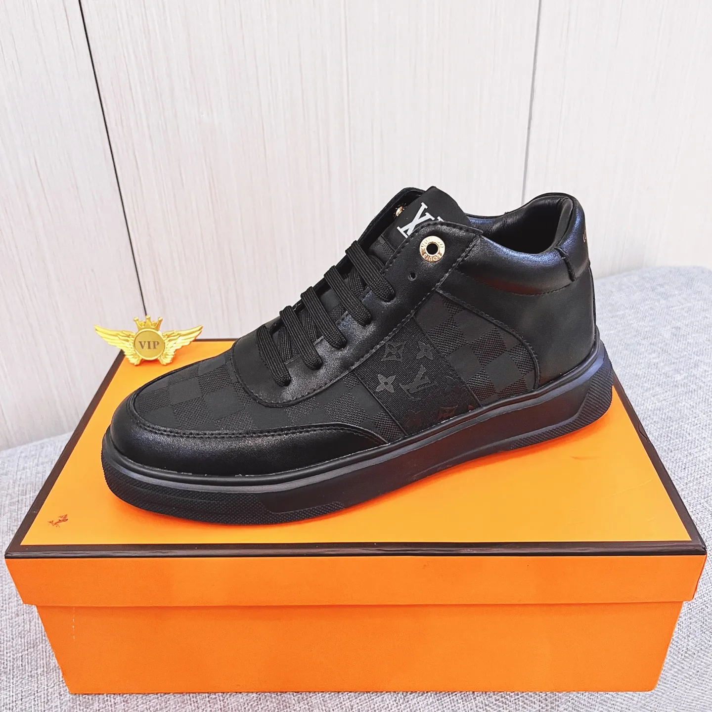 Men's shoes 💰 440 men's shoes 💰 [ LV ] 🔥 Louis Vuitton, high-end men's shoes brand official website 1:1 latest masterpiece: uppers are made of Italian imported first-layer cowhide with comfortable and breathable lining ➕ original non-slip and wear-resistant outsole 🔥, making walking more convenient and comfortable! An exclusive new model, a stunning work, a beautiful 1:1 replica [color] compared to the official quality! Create a fashionable personality to set off your uniqueness! A must-have for trendy men! Classic 🔥Size: 38-44 Color: 🔥 2⃣️colors available🔥.